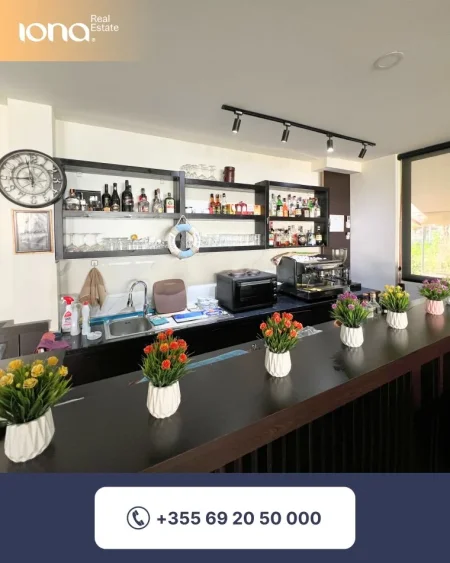 Qerret, shitet biznes (50 m larg detit)