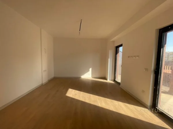 Tirane, shes apartament 2+1 , 117 m² 280.000 € (Rruga e Kavajes)
