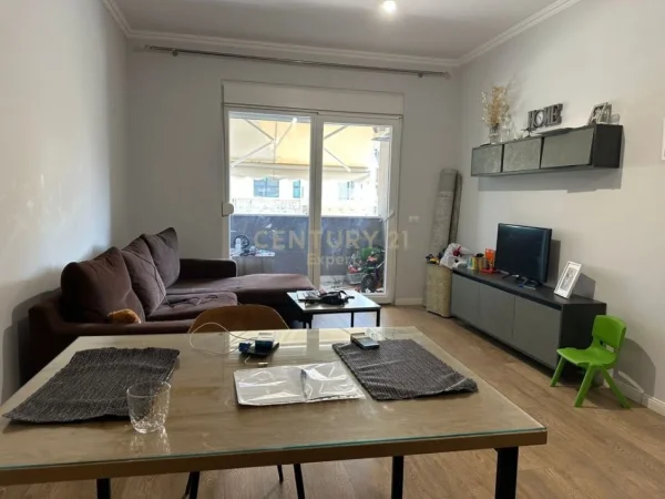 Tirane, shes apartament 1+1+Ballkon , 67 m² 200.000 € (Komuna e Parisit)