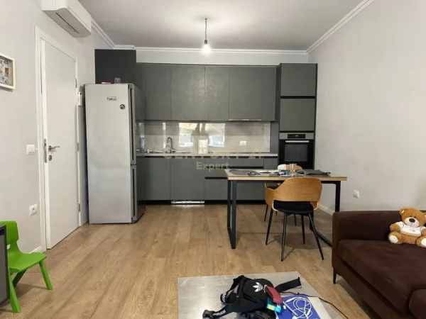 Tirane, shes apartament 1+1+Ballkon , 67 m² 200.000 € (Komuna e Parisit)
