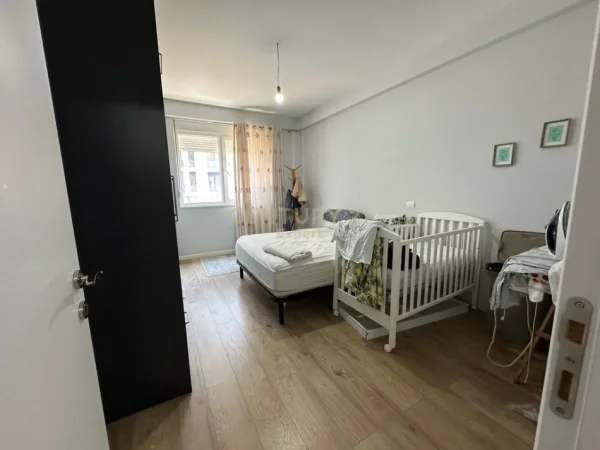 Tirane, shes apartament 1+1+Ballkon , 67 m² 200.000 € (Komuna e Parisit)