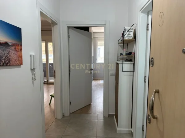 Tirane, shes apartament 1+1+Ballkon , 67 m² 200.000 € (Komuna e Parisit)