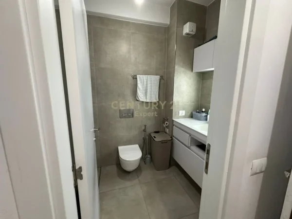 Tirane, shes apartament 1+1+Ballkon , 67 m² 200.000 € (Komuna e Parisit)