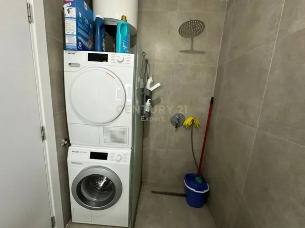 Tirane, shes apartament 1+1+Ballkon , 67 m² 200.000 € (Komuna e Parisit)