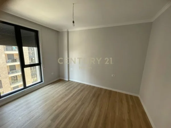 Tirane, jap me qera ambjent biznesi+POST PARKIMI , 102 m² 750 € (Porcelan)
