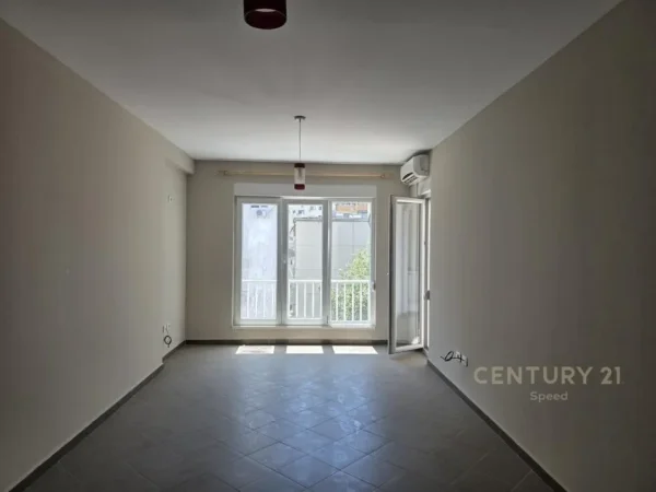 Tirane, shes apartament 1+1+Ballkon , 75 m² 155.000 € (KOMPLEKSI MAGNET, Rruga e Kavajes)