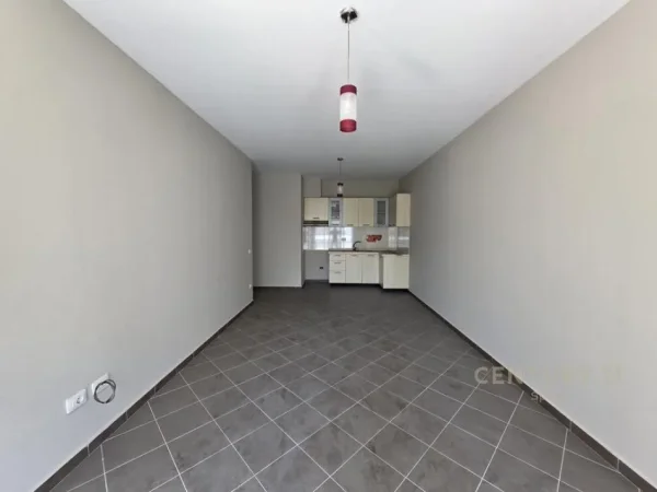 Tirane, shes apartament 1+1+Ballkon , 75 m² 155.000 € (KOMPLEKSI MAGNET, Rruga e Kavajes)