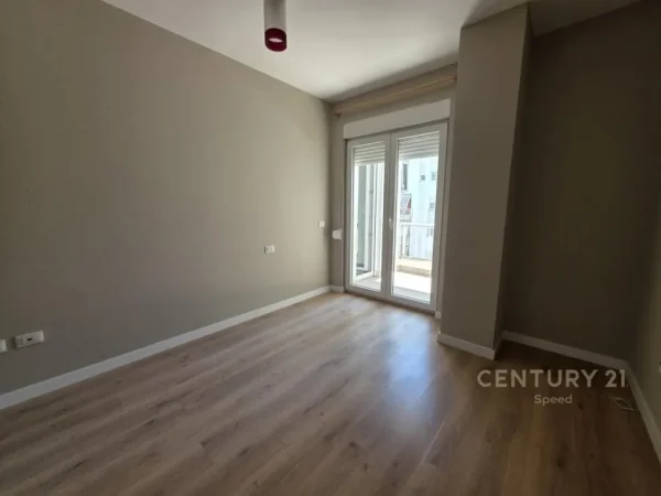 Tirane, shes apartament 1+1+Ballkon , 75 m² 155.000 € (KOMPLEKSI MAGNET, Rruga e Kavajes)