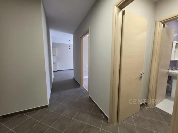 Tirane, shes apartament 1+1+Ballkon , 75 m² 155.000 € (KOMPLEKSI MAGNET, Rruga e Kavajes)