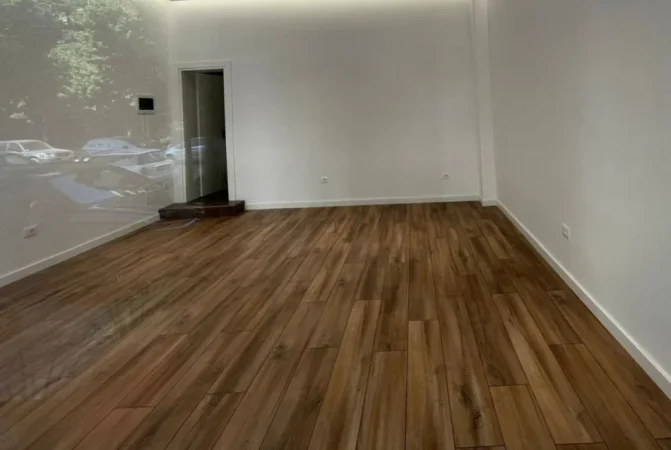 Tirane, jepet me qera dyqan Kati 0, 38 m² 800 € (shefqet musaraj)