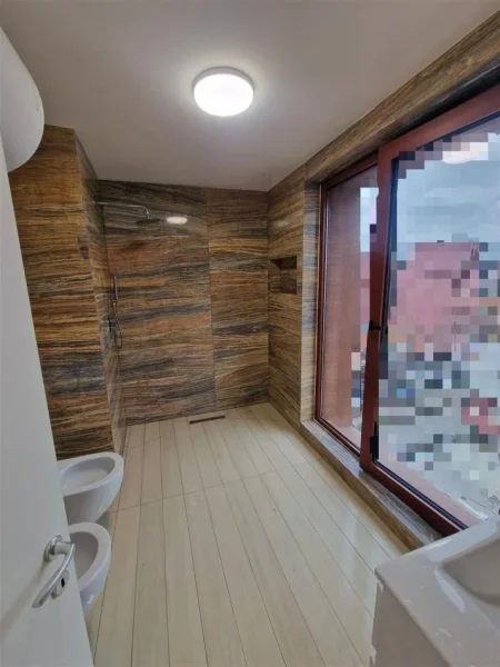 Tirane, jepet me qera zyre Kati 7, 60 m² 900 € (prane kishes katolike)