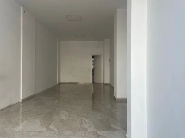 Tirane, jepet me qera dyqan Kati 0, 50 m² 550 € (ndre mjeda)