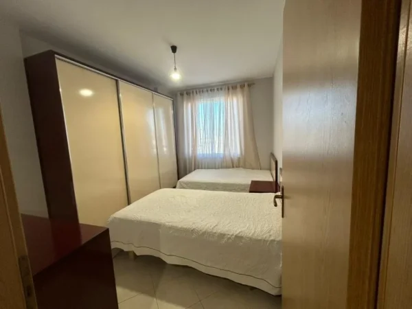 Tirane, jepet me qera apartament 1+1 Kati 3, 65 m² 500 € (rrapa hekali)