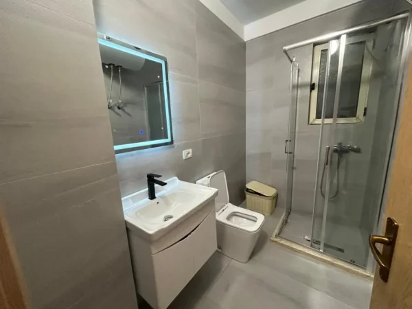 Tirane, jepet me qera apartament 1+1 Kati 3, 65 m² 500 € (rrapa hekali)