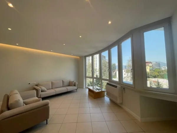 Tirane, jepet me qera apartament 2+1+Ballkon Kati 3, 145 m² 900 € (muharrem butka)