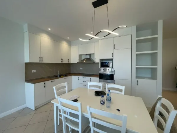 Tirane, jepet me qera apartament 2+1+Ballkon Kati 3, 145 m² 900 € (muharrem butka)