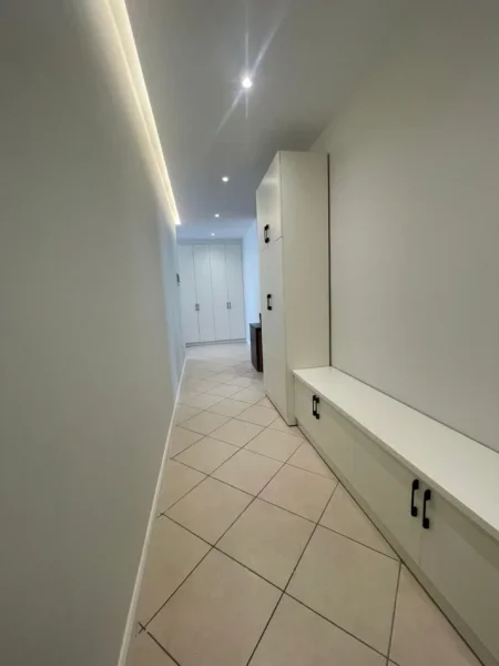 Tirane, jepet me qera apartament 2+1+Ballkon Kati 3, 145 m² 900 € (muharrem butka)