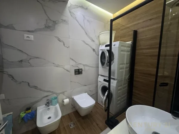 Tirane, shes apartament 3+1+2 , 133 m² 325.000 € (Liqeni i Thate, Kompleksi FZ)