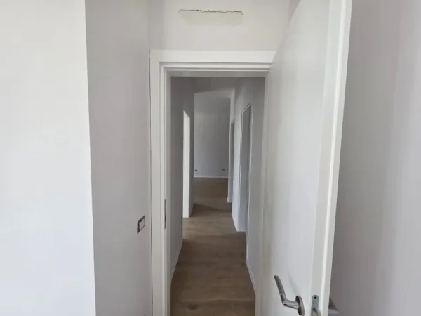 Tirane, shitet apartament 2+1+Ballkon Kati 3, 108 m² 230.000 € (Rruga Mine Peza)
