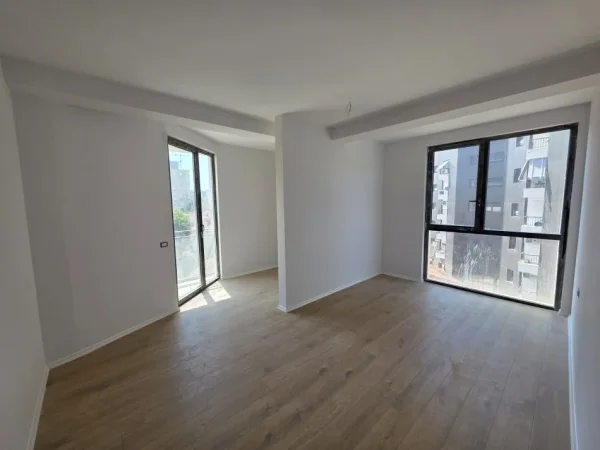 Tirane, shitet apartament 2+1+Ballkon Kati 3, 108 m² 230.000 € (Rruga Mine Peza)