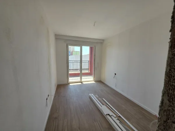 Tirane, shitet apartament 1+1+Ballkon Kati 3, 74 m² 138.000 € (Rruga Reshit Petrela)