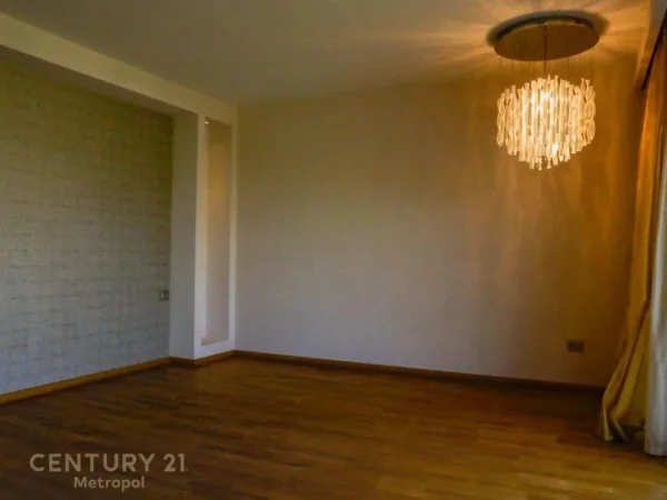 Tirane, shes Vile , 700 m² 1.650.000 € (Long Hill Residence, Qendra Tragetare TEG)