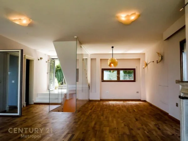Tirane, shes Vile , 700 m² 1.650.000 € (Long Hill Residence, Qendra Tragetare TEG)