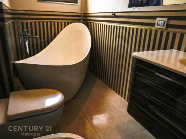 Tirane, shes Vile , 700 m² 1.650.000 € (Long Hill Residence, Qendra Tragetare TEG)