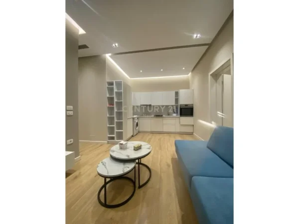 Tirane, jap me qera apartament 2+1 , 90 m² 800 € (Ish Blloku)