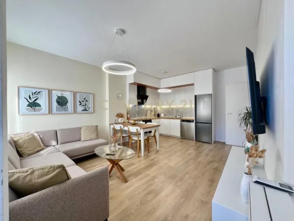 Tirane, jap me qera apartament 2+1+Ballkon , 86 m² 1.300 € (Pazari i Ri)