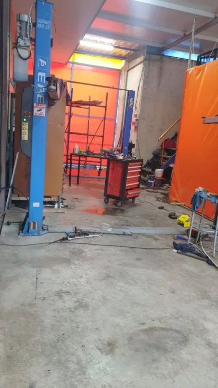 Tirane, jepet me qera magazine Kati 0, 70 m² 1.000 € (Fusha e Aviacionit)