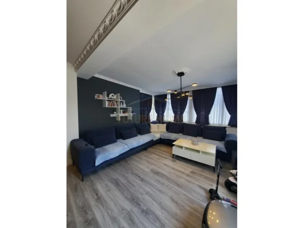 Tirane, shitet apartament 3+1+Ballkon Kati 5, 125 m² 200.000 € (FRESKU)