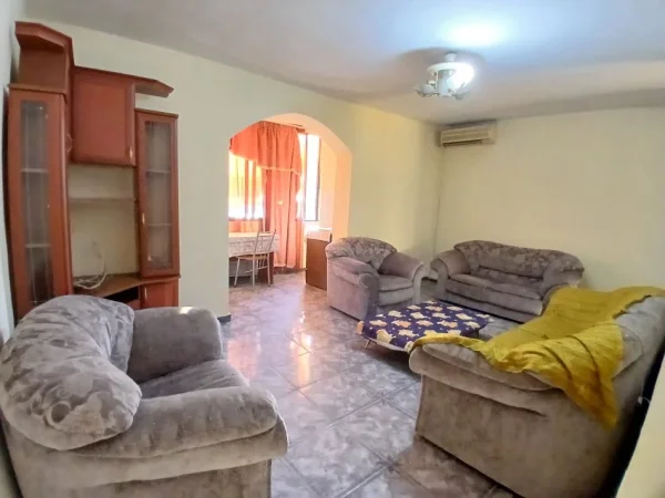 Tirane, jepet me qera apartament 2+1+Ballkon Kati 5, 75 m² 450 € (Myslym shyr)