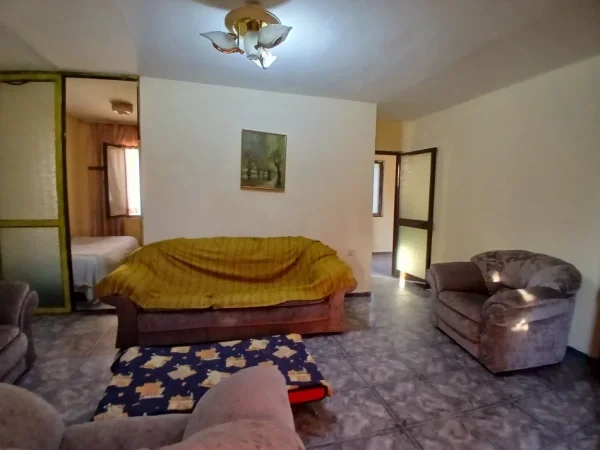 Tirane, jepet me qera apartament 2+1+Ballkon Kati 5, 75 m² 450 € (Myslym shyr)