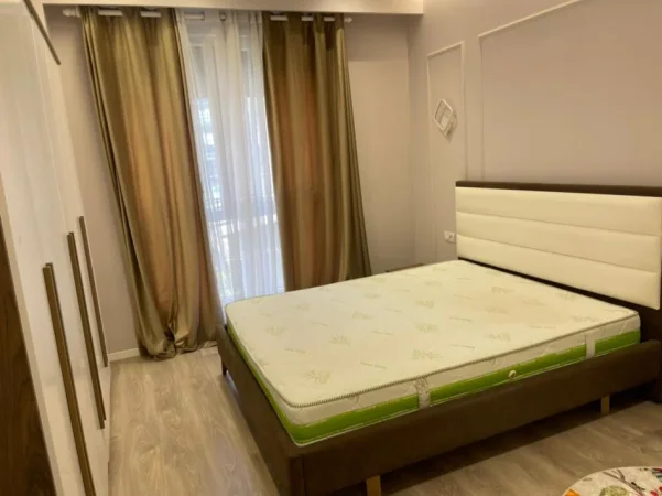 Tirane, jepet me qera apartament 2+1+Aneks+Ballkon Kati 3, 80 m² 750 € (Fusha aviacionit)