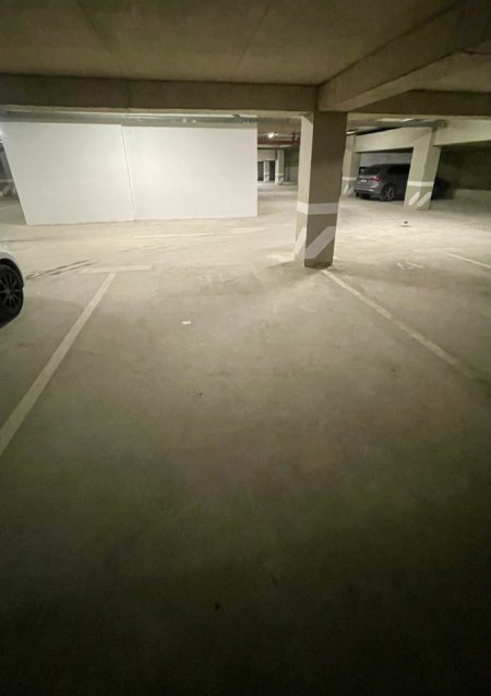 Tirane, jepet me qera garazh | post parkimi Kati -1, 32 m² 60 € (Univers City)