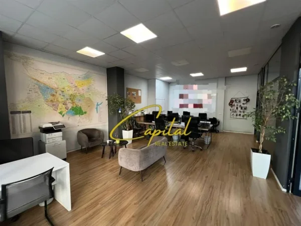 Tirane, jepet me qera ambjent biznesi Kati 0, 120 m² 2.000 € (ASTIR)