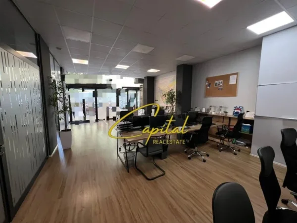 Tirane, jepet me qera ambjent biznesi Kati 0, 120 m² 2.000 € (ASTIR)