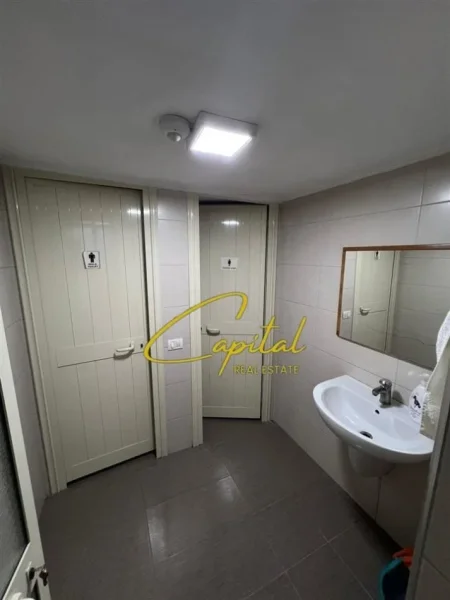 Tirane, jepet me qera ambjent biznesi Kati 0, 120 m² 2.000 € (ASTIR)