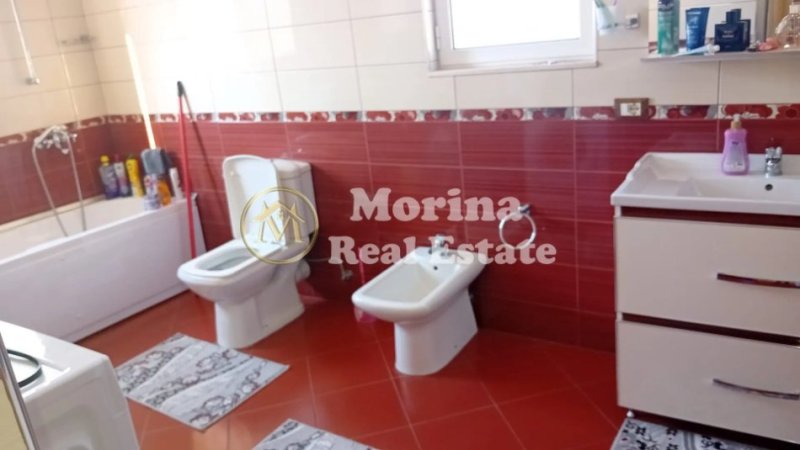 Tirane, jepet me qera apartament 1+1 Kati 3, 100 m² 300 € (Paskuqan)