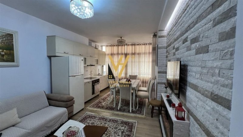 Tirane, jepet me qera apartament 3+1+Ballkon Kati 5, 100 m² 900 € (IRFAN TOMINI)