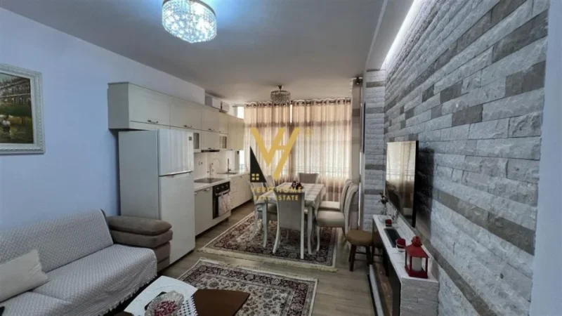 Tirane, jepet me qera apartament 3+1+Ballkon Kati 5, 100 m² 900 € (IRFAN TOMINI)
