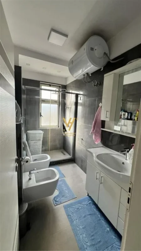 Tirane, jepet me qera apartament 3+1+Ballkon Kati 5, 100 m² 900 € (IRFAN TOMINI)