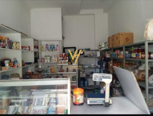 Tirane, jepet me qera dyqan Kati 0, 30 m² 300 € (YZBERISHT)