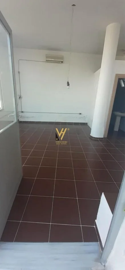 Tirane, jepet me qera dyqan Kati 0, 30 m² 300 € (SELITE)