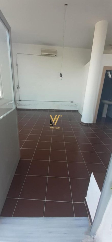 Tirane, jepet me qera dyqan Kati 0, 30 m² 300 € (SELITE)