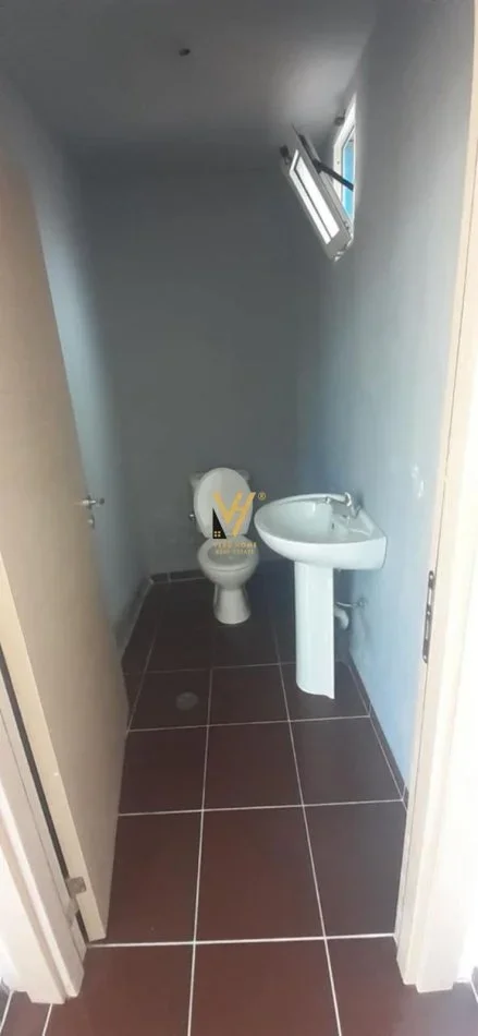 Tirane, jepet me qera dyqan Kati 0, 30 m² 300 € (SELITE)