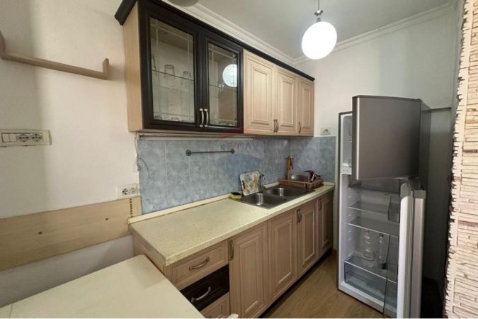 Tirane, jepet me qera apartament 1+1 Kati 2, 65 m² 450 € (rruga Tefta Tashko)