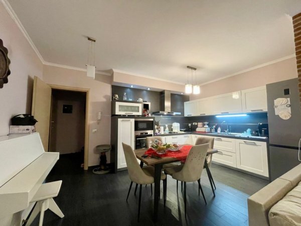 Tirane, jepet me qera apartament 2+1+Ballkon Kati 3, 105 m² 850 € (Don Bosko)