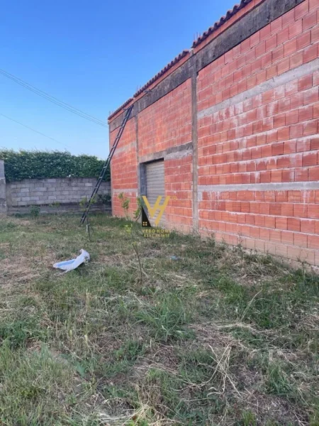 Tirane, jepet me qera magazine Kati 0, 200 m² 1.500 € (SANATORIUMI, SAUK)